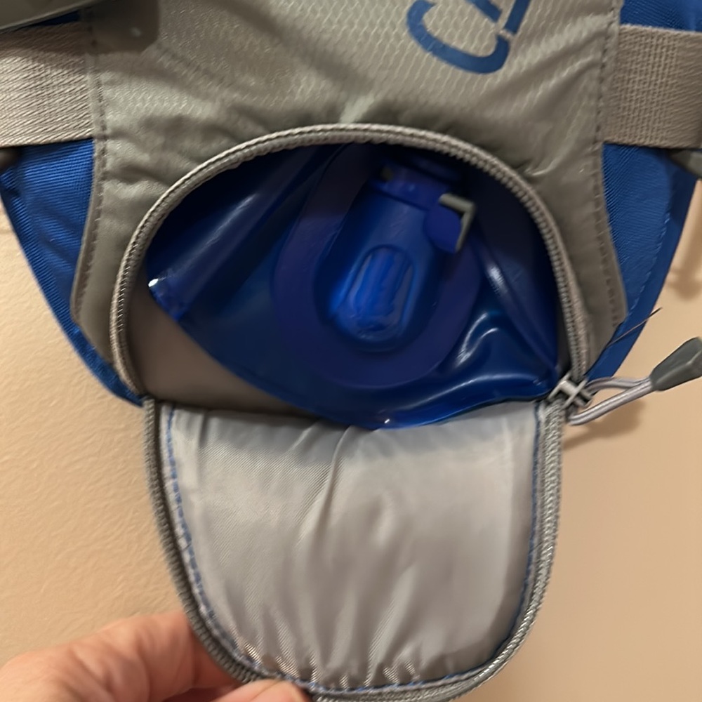 NWT, CamelBak unbottle, insulated hydration Reservoir, 2 L - Picture 2 of 9